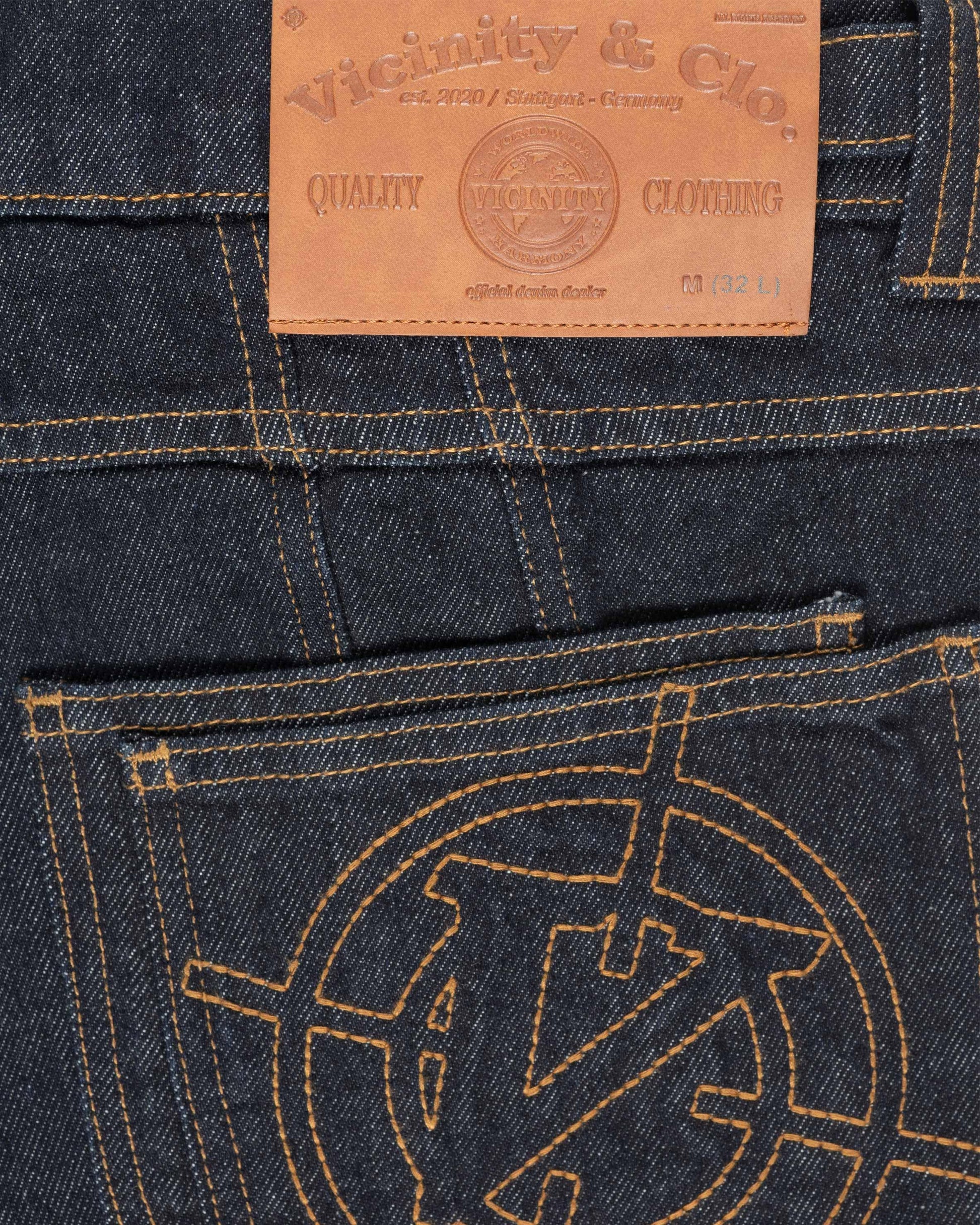 V-LOGO RAW JORTS - VICINITY