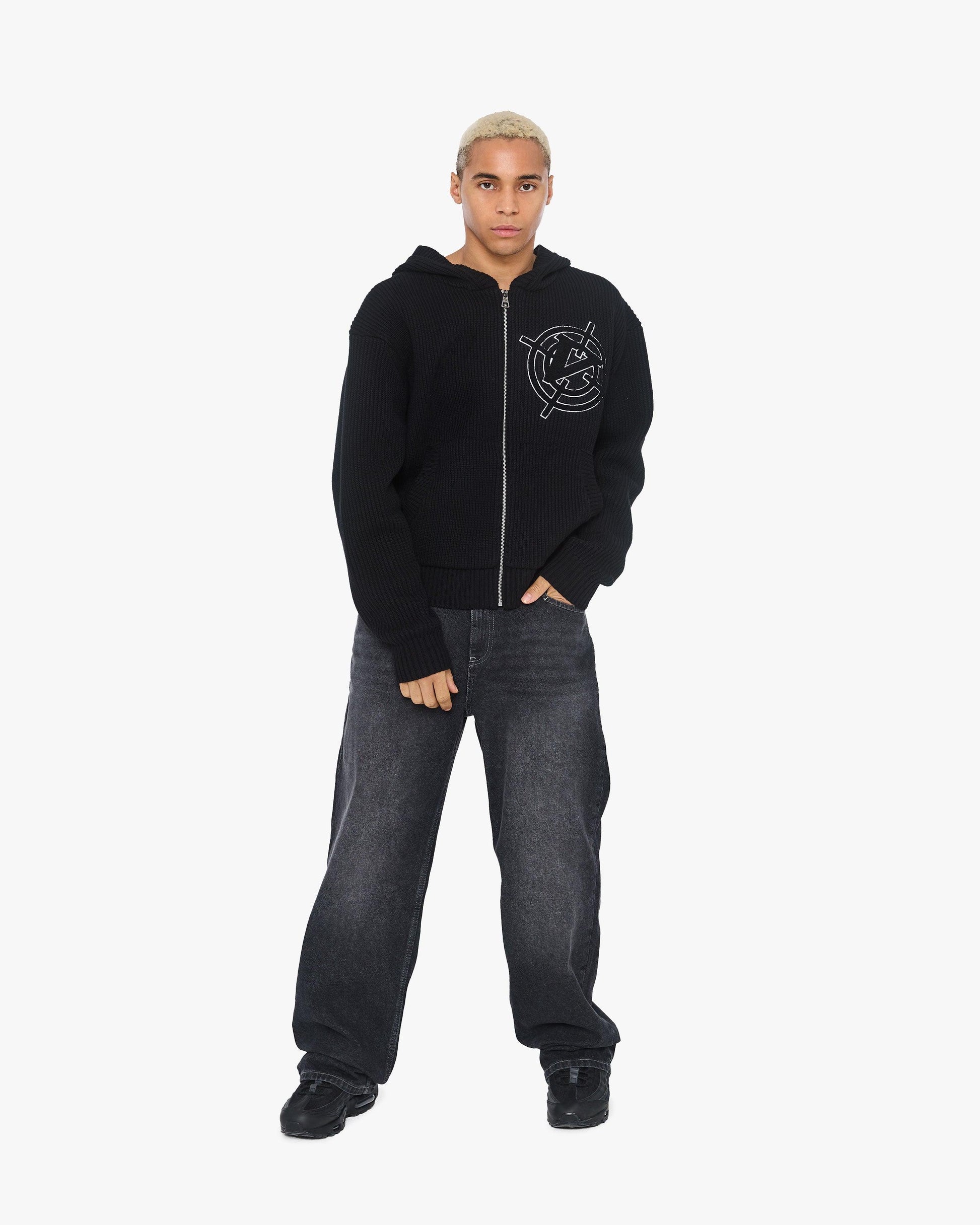 V-LOGO KNIT ZIP HOODIE BLACK - VICINITY