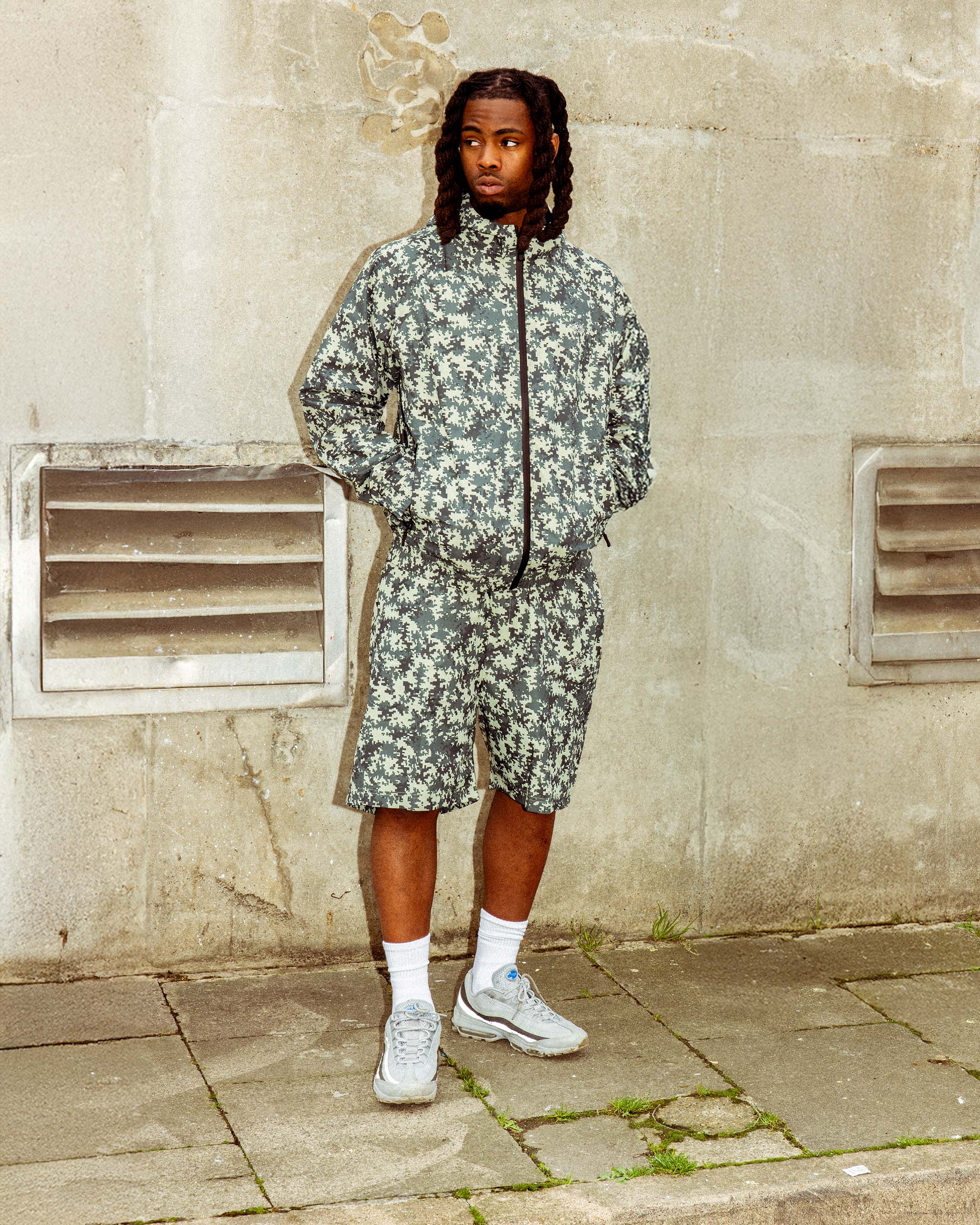 TRACKSUITS – VICINITY