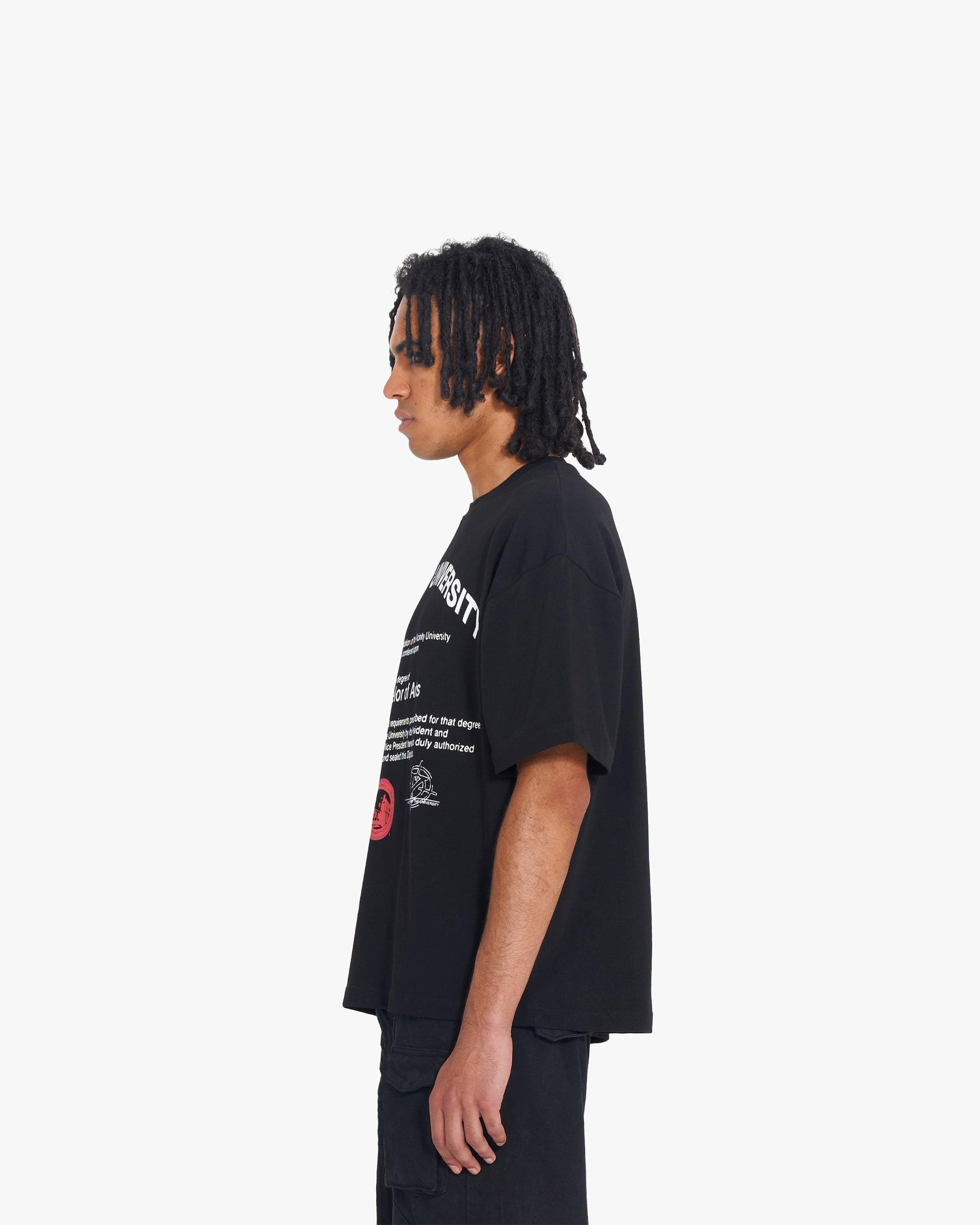 UNIVERSITY TEE BLACK - VICINITY