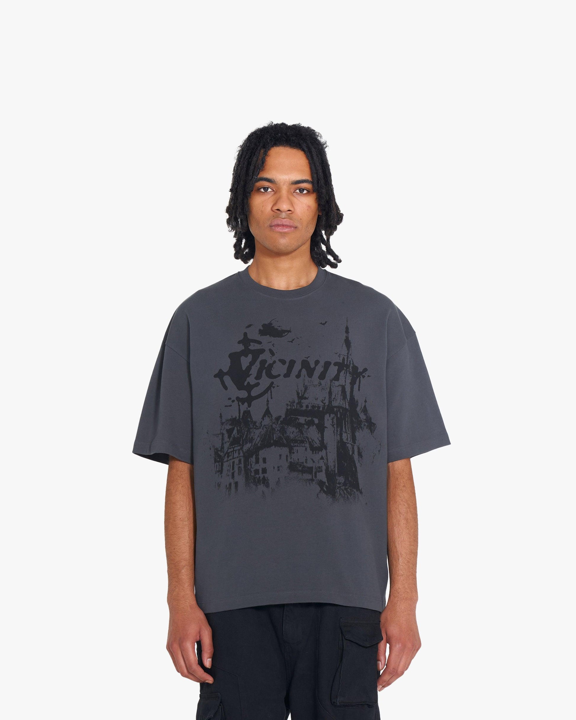 HAUNTED HOUSE TEE DARK GREY - VICINITY