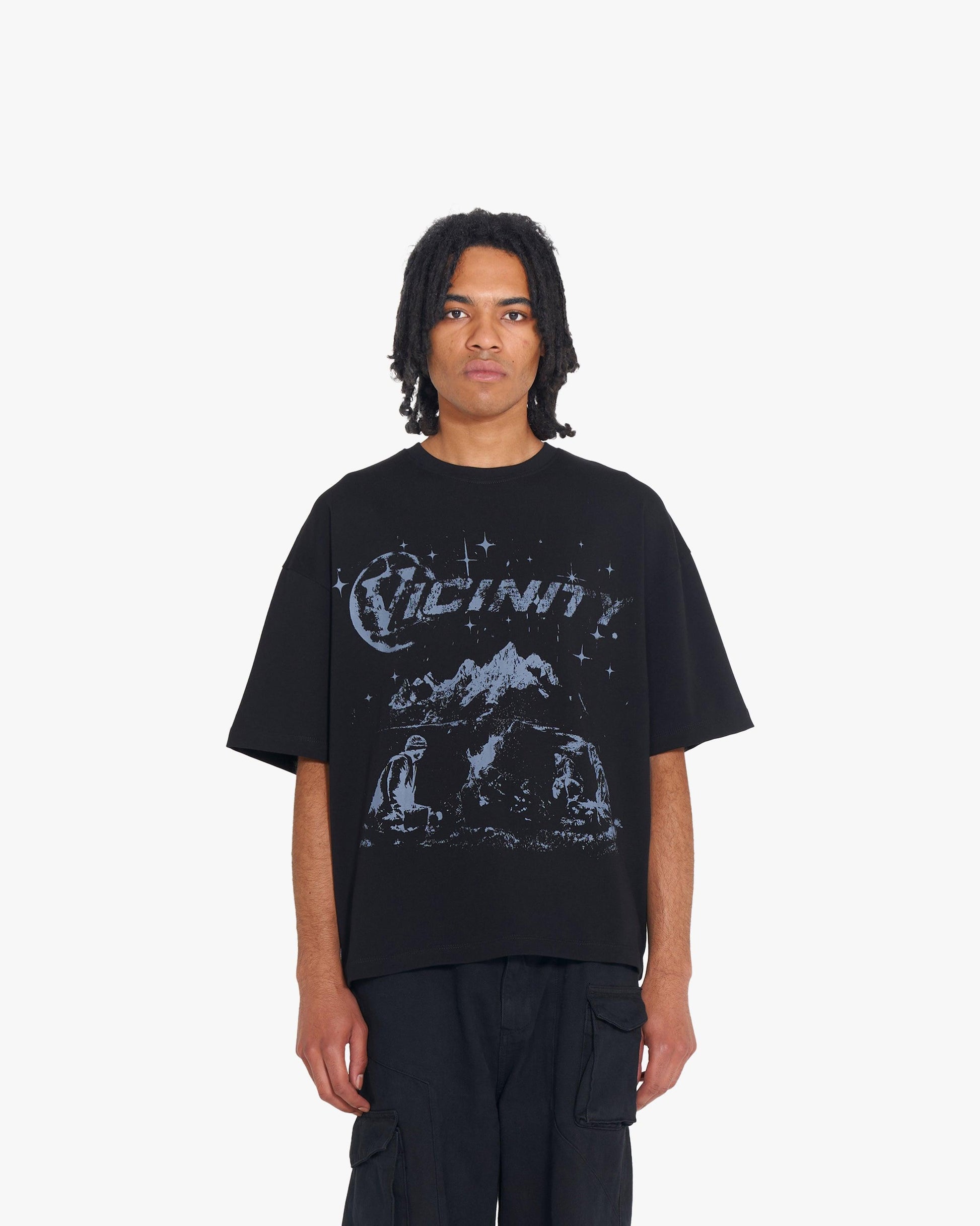 CAMPFIRE TEE BLACK - VICINITY